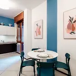 Blue Mood - By Myhomeincomo Διαμέρισμα