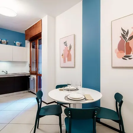 Blue Mood - By Myhomeincomo Apartment